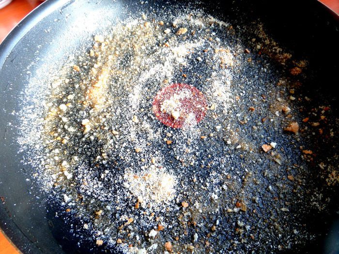 Золотистый заливной пирог с рыбой