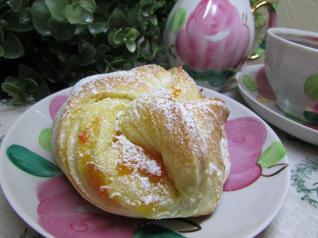 Булочки с абрикосовым джемом
