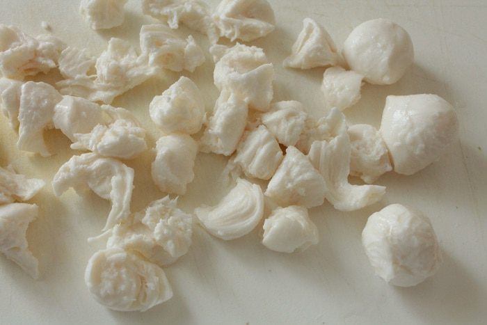 Печеночная отбивная с грибами и моцареллой