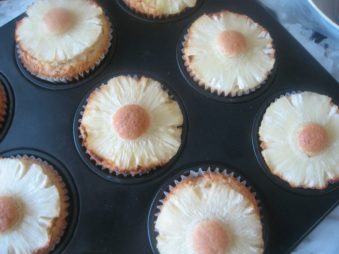 Бисквитно-миндально-ананасовые кексы