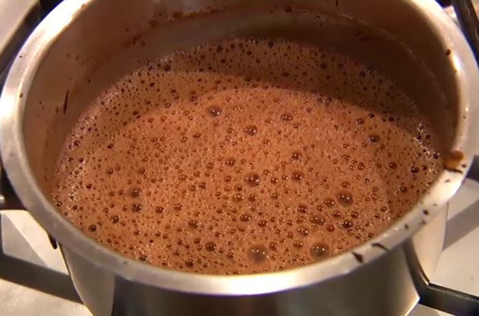 Горячий шоколад со взбитыми сливками 