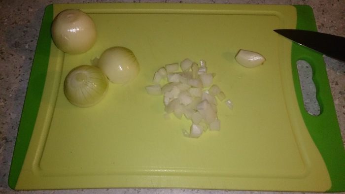 Мясная запеканка с ананасом, сыром и брусникой