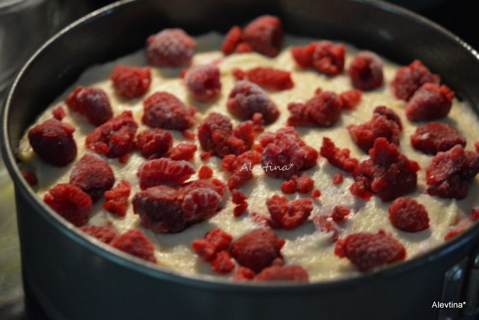 Кекс с рикоттой и малиной