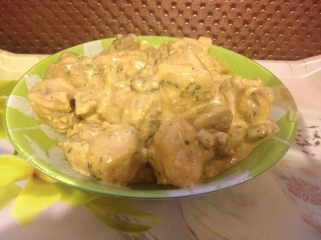 Мясо в сырном соусе с грибами