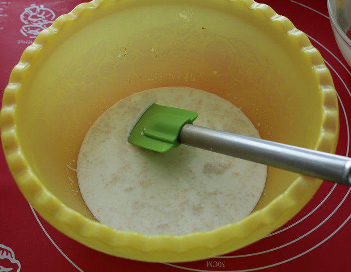 Праздничные булочки с марципаном и цукатами
