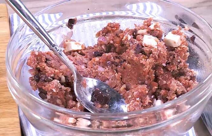 Бургеры с ягнятиной, фетой и оливками 