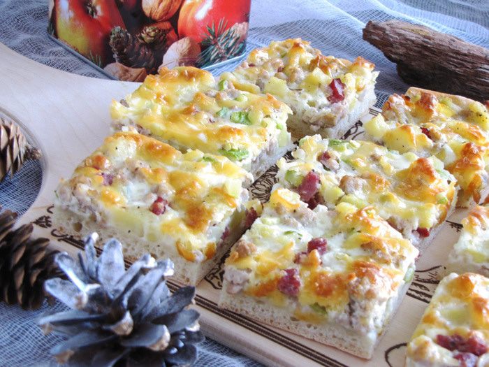 Открытый пирог с мясом, картофелем и цукини