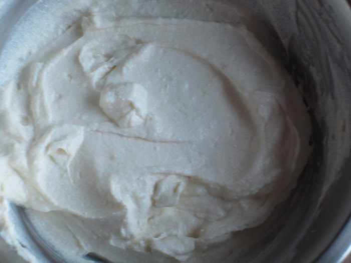 Торт с черешней и творожным муссом