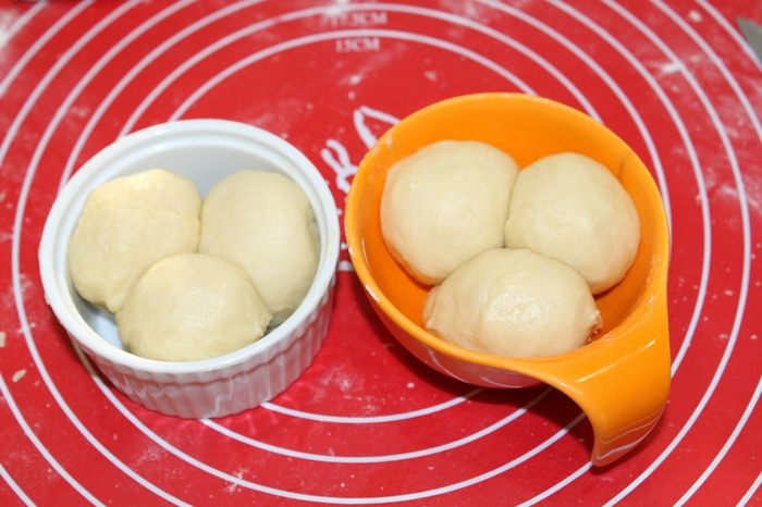 Бриоши с изюмом
