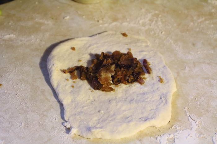 Лепешки с луковой начинкой