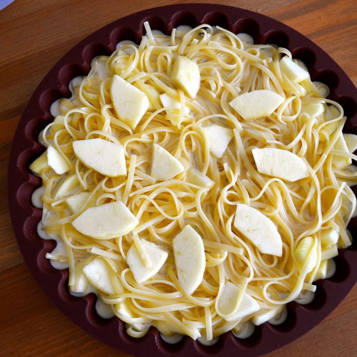 Яблочный макаронник 