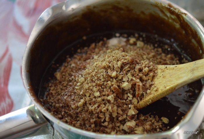 Шоколадный кекс с орехами