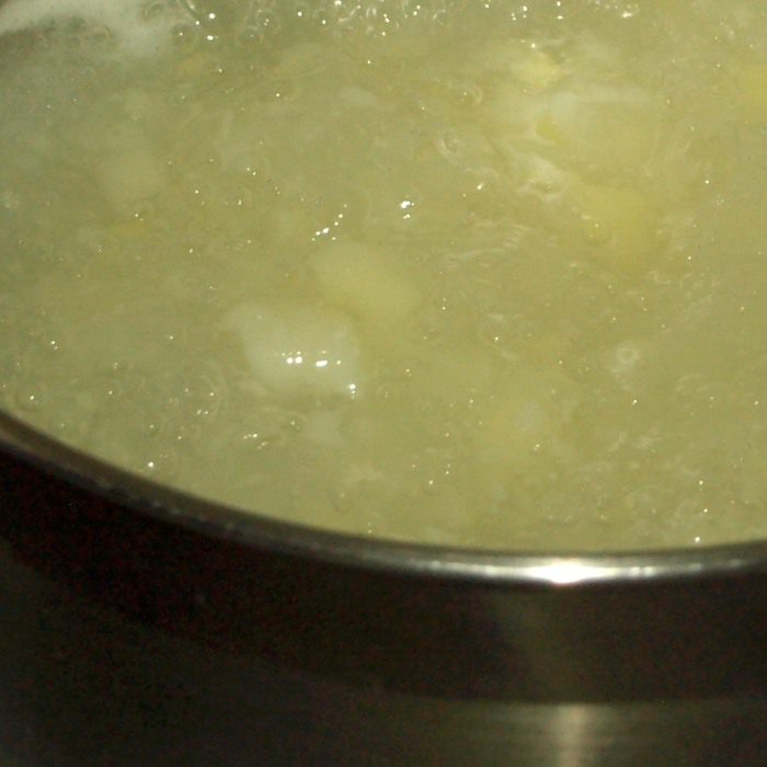 Постные щи из квашеной капусты с шампиньонами