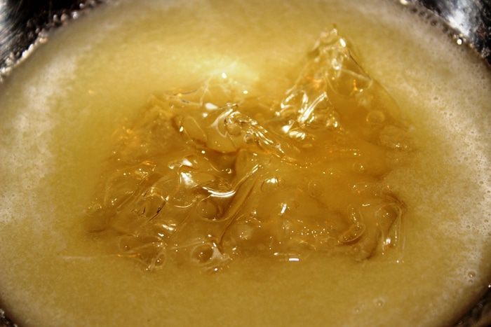 Шоколадно-ананасовый десерт с меренгами