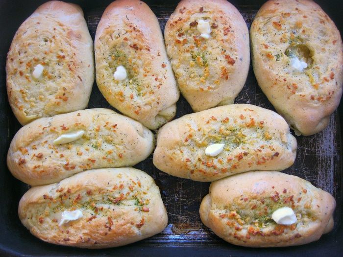 Мягкие чесночные булочки