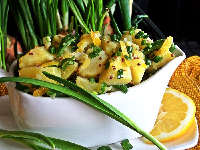 Лимонный картофель с луком