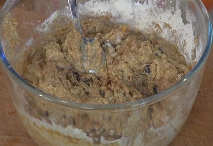 Домашний хлеб с отрубями, изюмом и курагой 