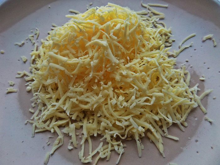 Салат из овощей с пастой и сырными шариками