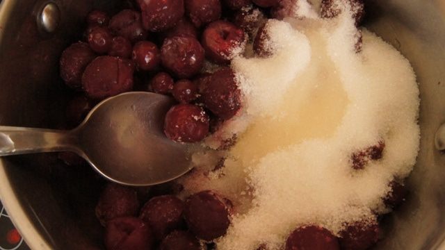 Торт «Шоколадно-вишневый купол»