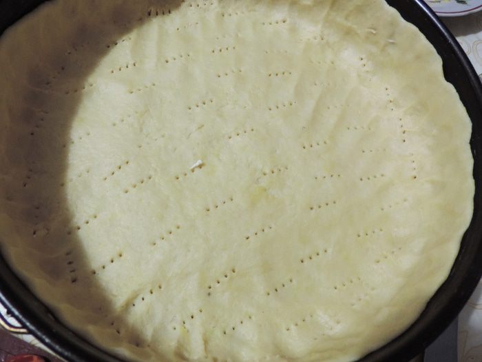 Закрытый творожно-сырный пирог с баклажанами и зеленью