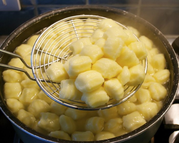 Ньокки с креветками и спаржей