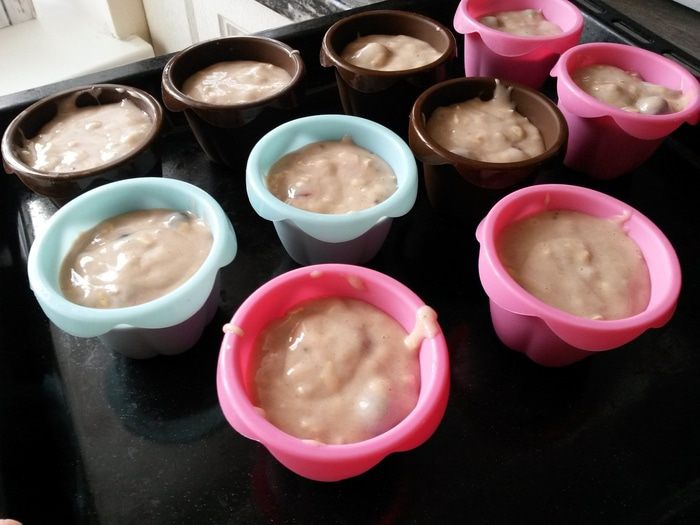Йогуртовые маффины с черной смородиной