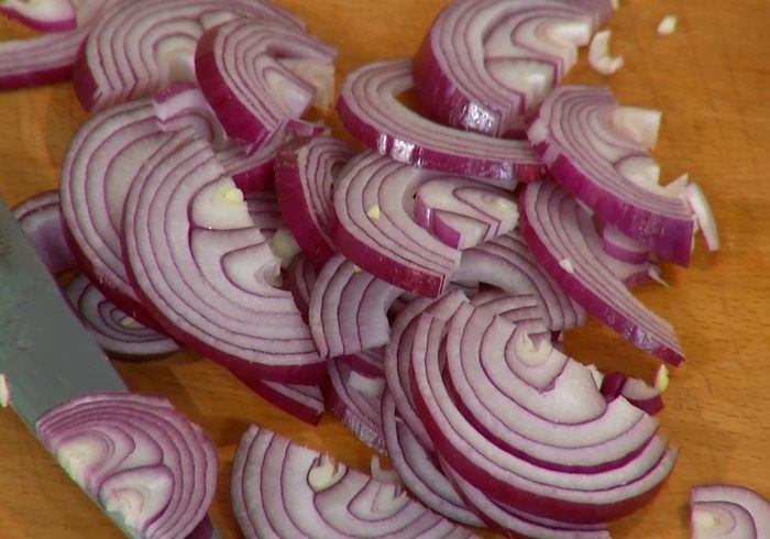 Яйца, запеченные с картофелем, грибами и шпинатом 