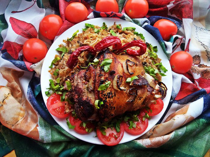 Рулька с разной капустой и грибами