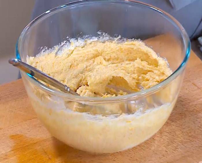 Кекс с апельсином, курагой и кедровыми орешками 