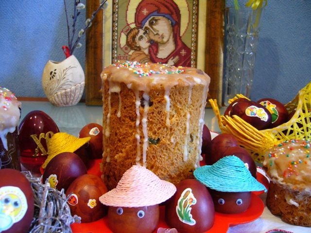 Кулич на сливках и желтках с шафраном