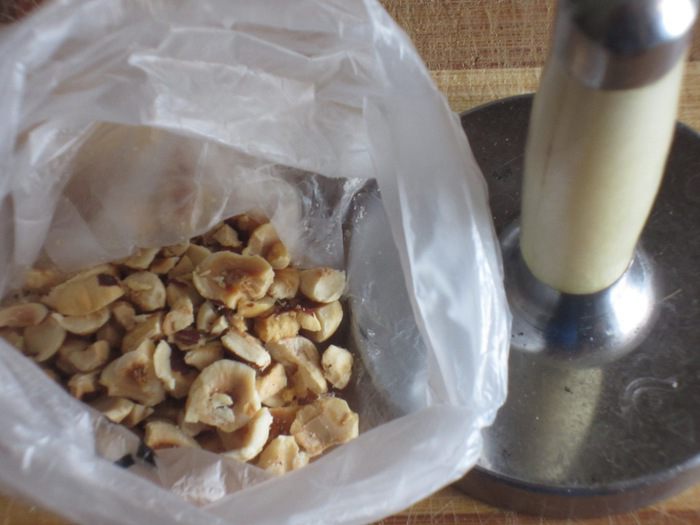 Хек с картофелем и фундуком