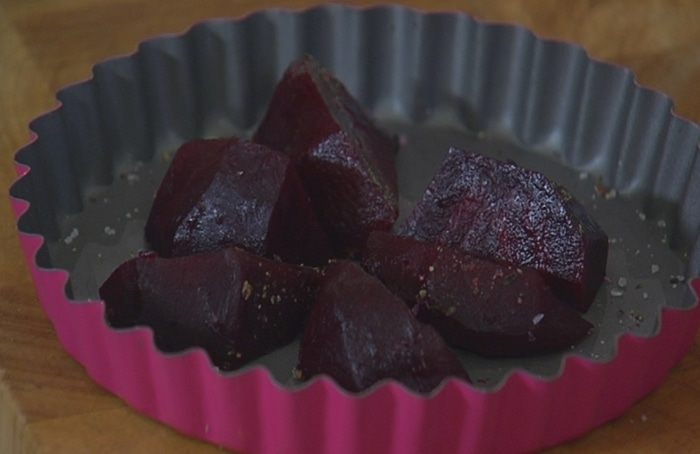 Тарт татен со свеклой и шалотом 