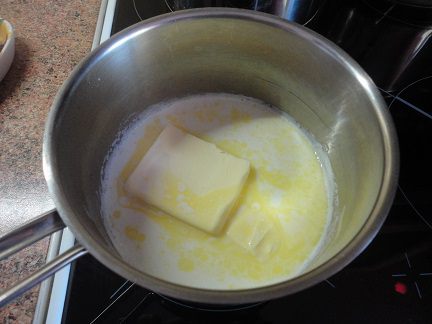 Творожник с орехами и изюмом