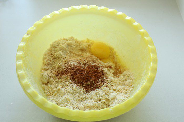 Сливовый пирог с грецкими орехами