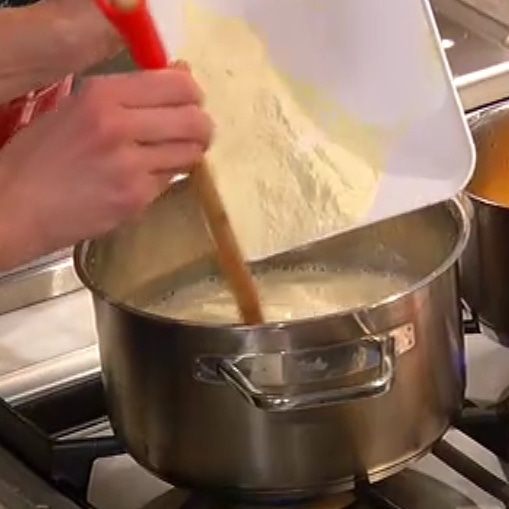 Манный пудинг с пряным апельсиновым сиропом 