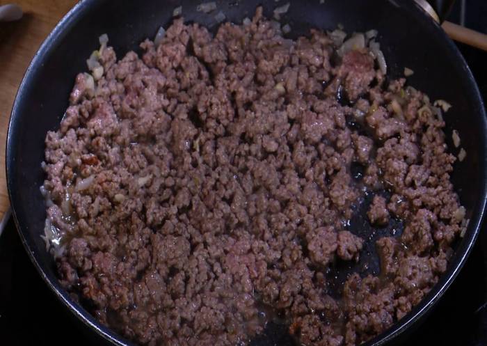 Мясная кесадилья с сыром и помидорами черри 