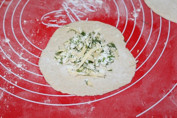 Лепешки с ц/з мукой, брынзой и моцареллой
