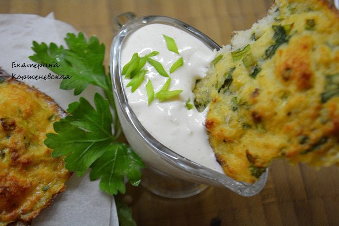 Рыбные оладушки с йогуртовым соусом