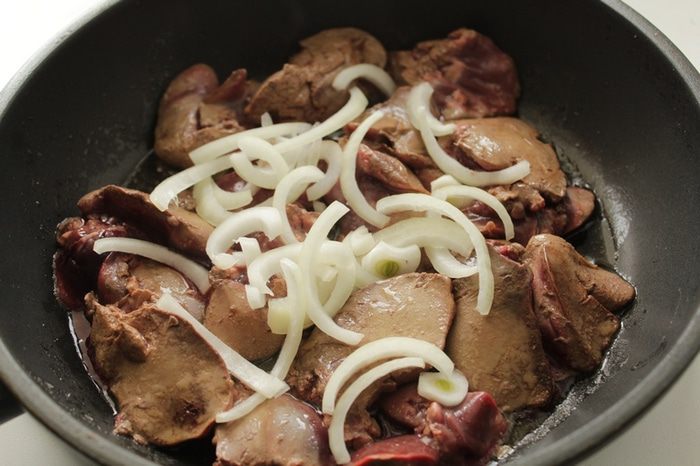 Пате из куриной печени с черной смородиной