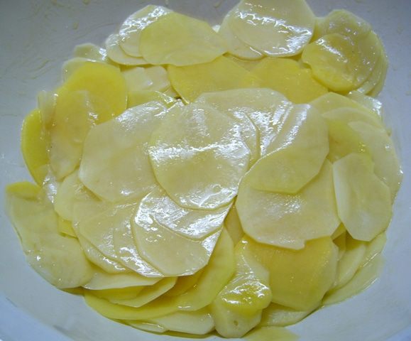 Постная пицца бьянка с розмарином и картофелем