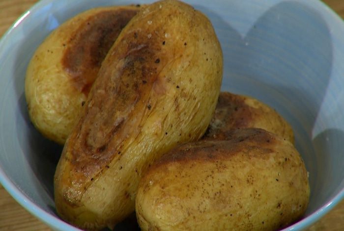 Испанский омлет с картофелем, семгой и укропом 