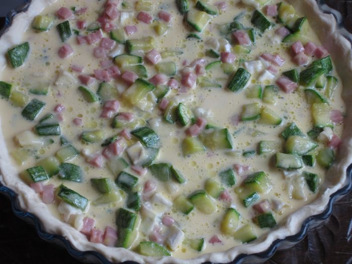 Кростата с ветчиной, цукини и сыром Бри