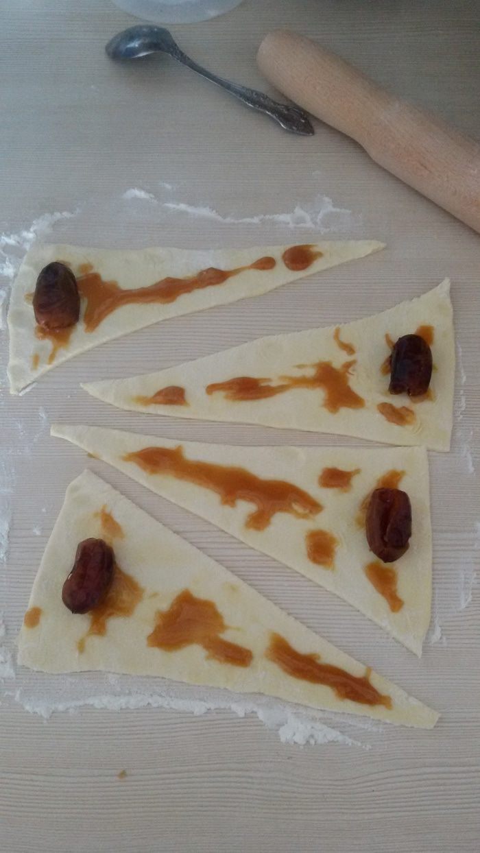 Круассаны с финиками и мёдом