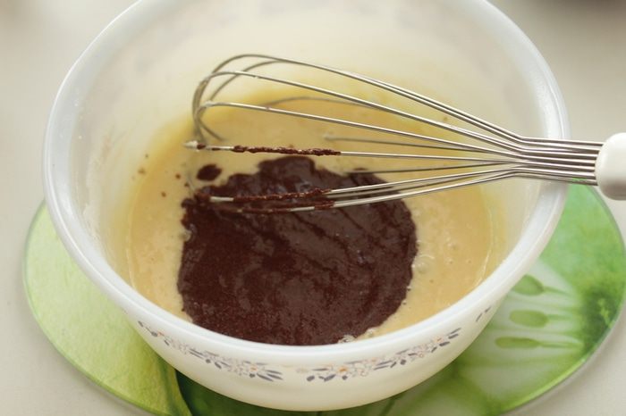 Мини-торт из черемуховых оладий с брусничным курдом