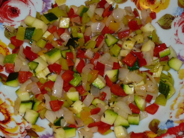 Запеченная полента с овощами