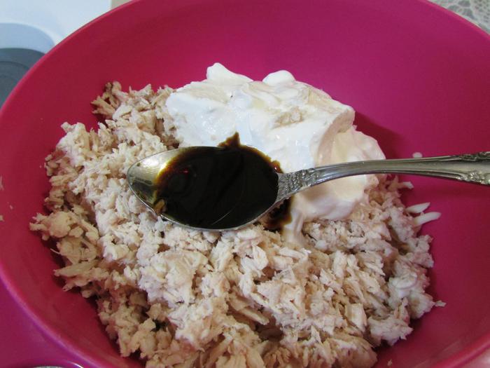 Праздничный сырный рулет с курицей