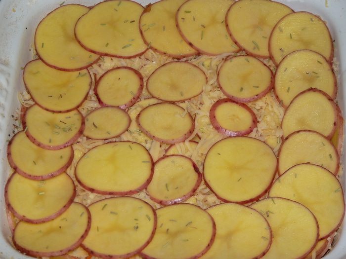 Овощная запеканка с ветчиной и розмарином