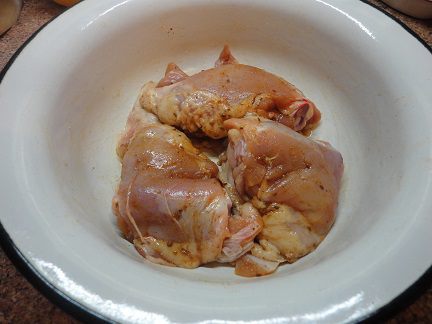 Куриные грудки с изюмом и барбарисом