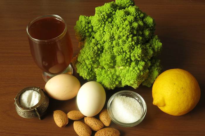 Капуста романеско под соусом сабайон