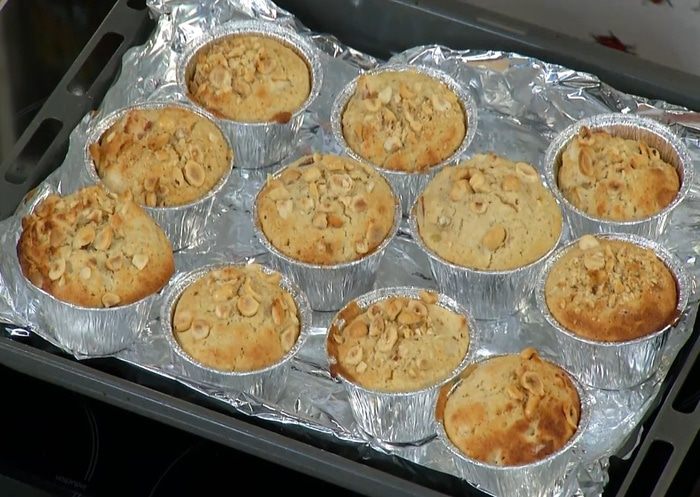 Яблочные маффины на кефире с орехами и отрубями 
